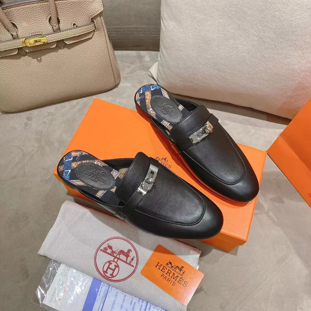 👟👟Ex-factory price 440👟👟Hermes/Hermes new kelly buckle sandal mule shoes for women flat toe lazy shoes and half slippers😄😄😄 Fabric: calfskin lining: sheepskin lining/3D floral cloth🌸🌸🌸 Code number: 35 36 37 38 39 40 41 Color: Black White Brown Outsole: Anti-leather pattern rubber outsole
